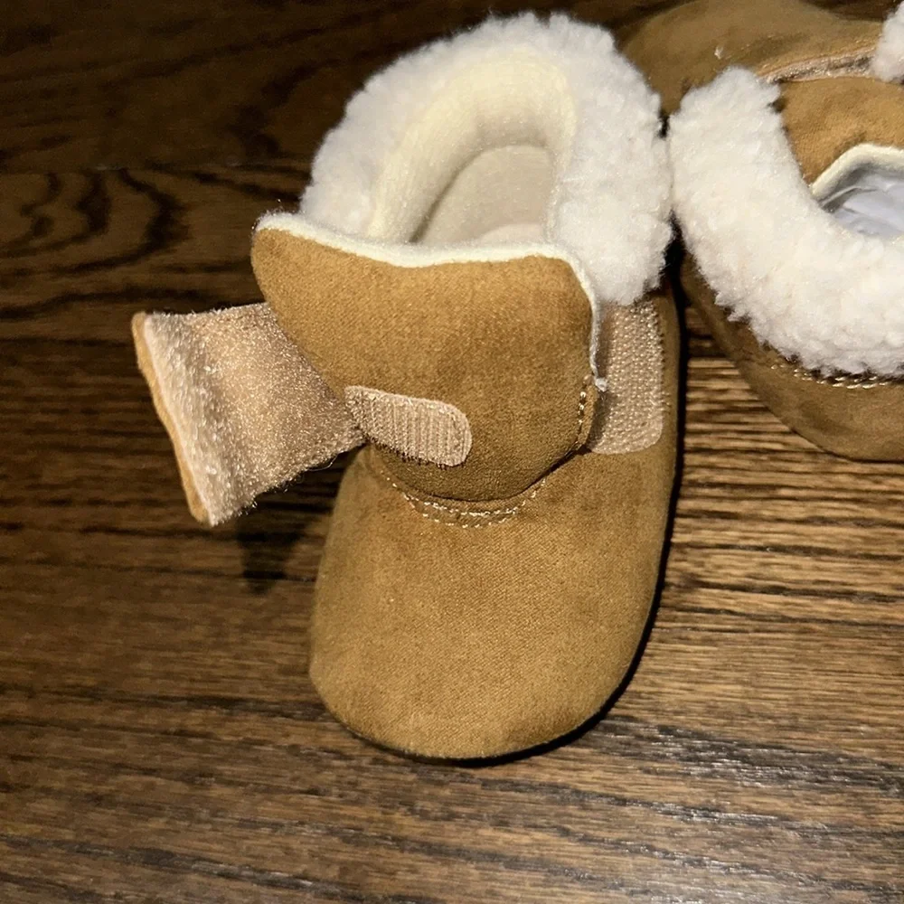 New Carters Infant Just One You Velcro Fur Soft Tan Boots 6-12 Months